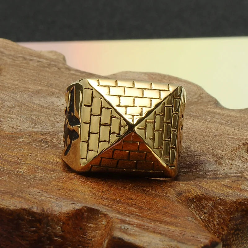 Anillo con Pirámide Egipcia dorada