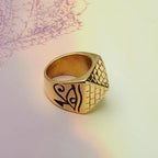 Anillo con Pirámide Egipcia dorada