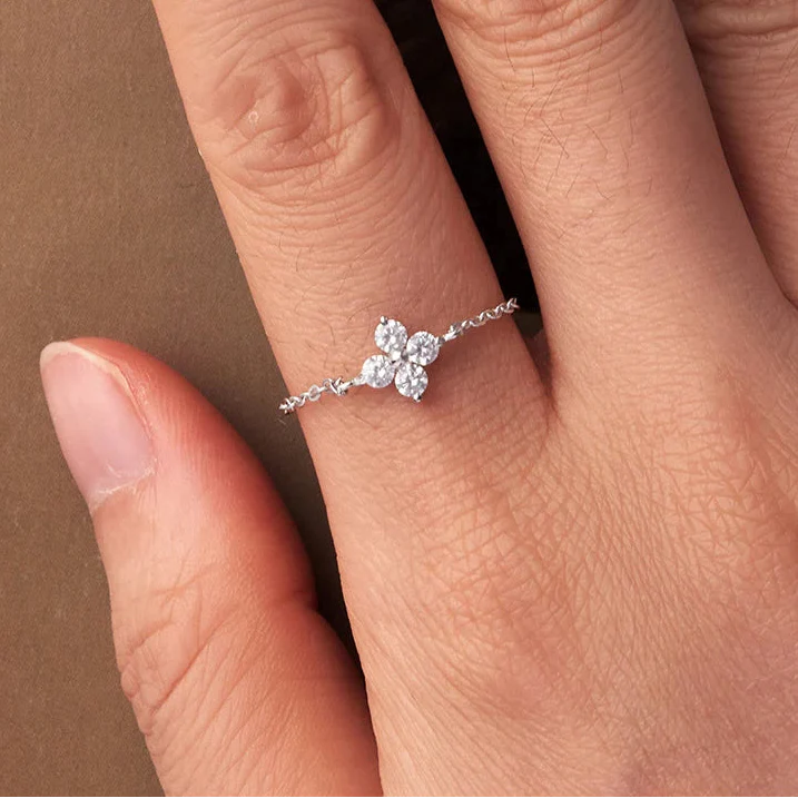Anillo con Trébol de 4 Hojas en Circonita