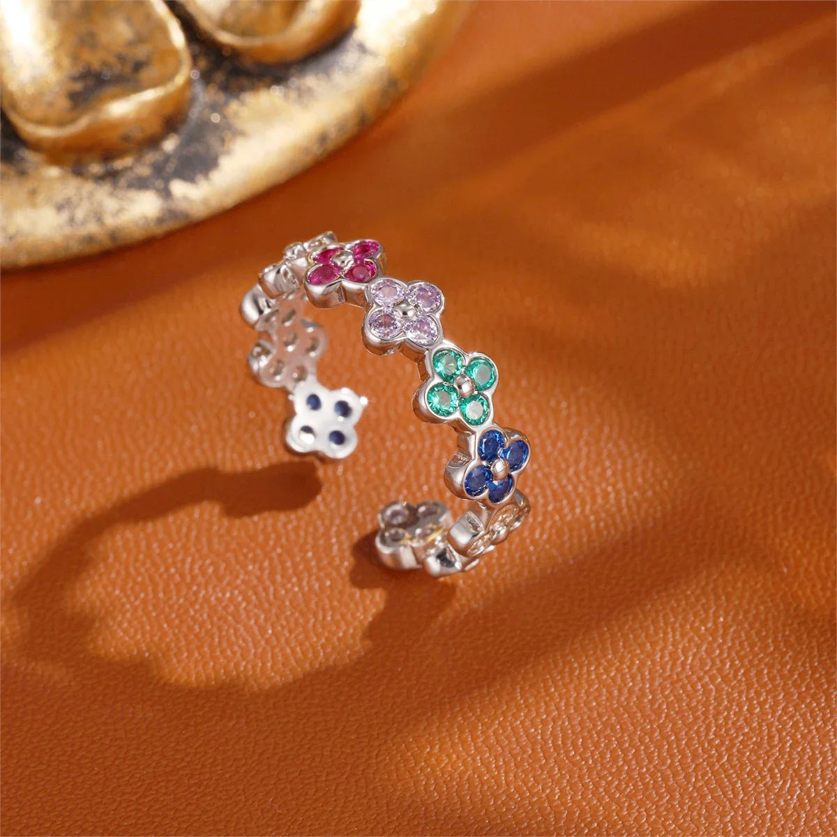 Anillo con tréboles de 4 hojas coloreados en circonio plata