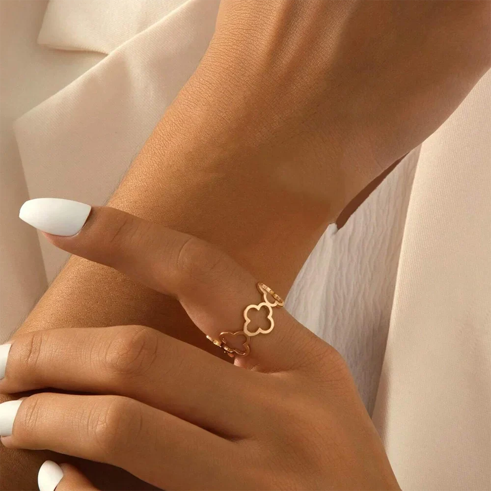 Anillo con Tréboles de 4 Hojas de la Suerte en oro