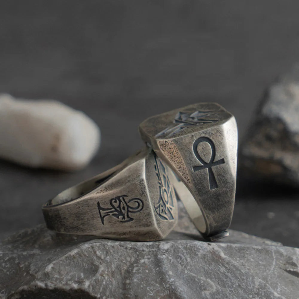 Anillo cuadrado de estilo egipcio