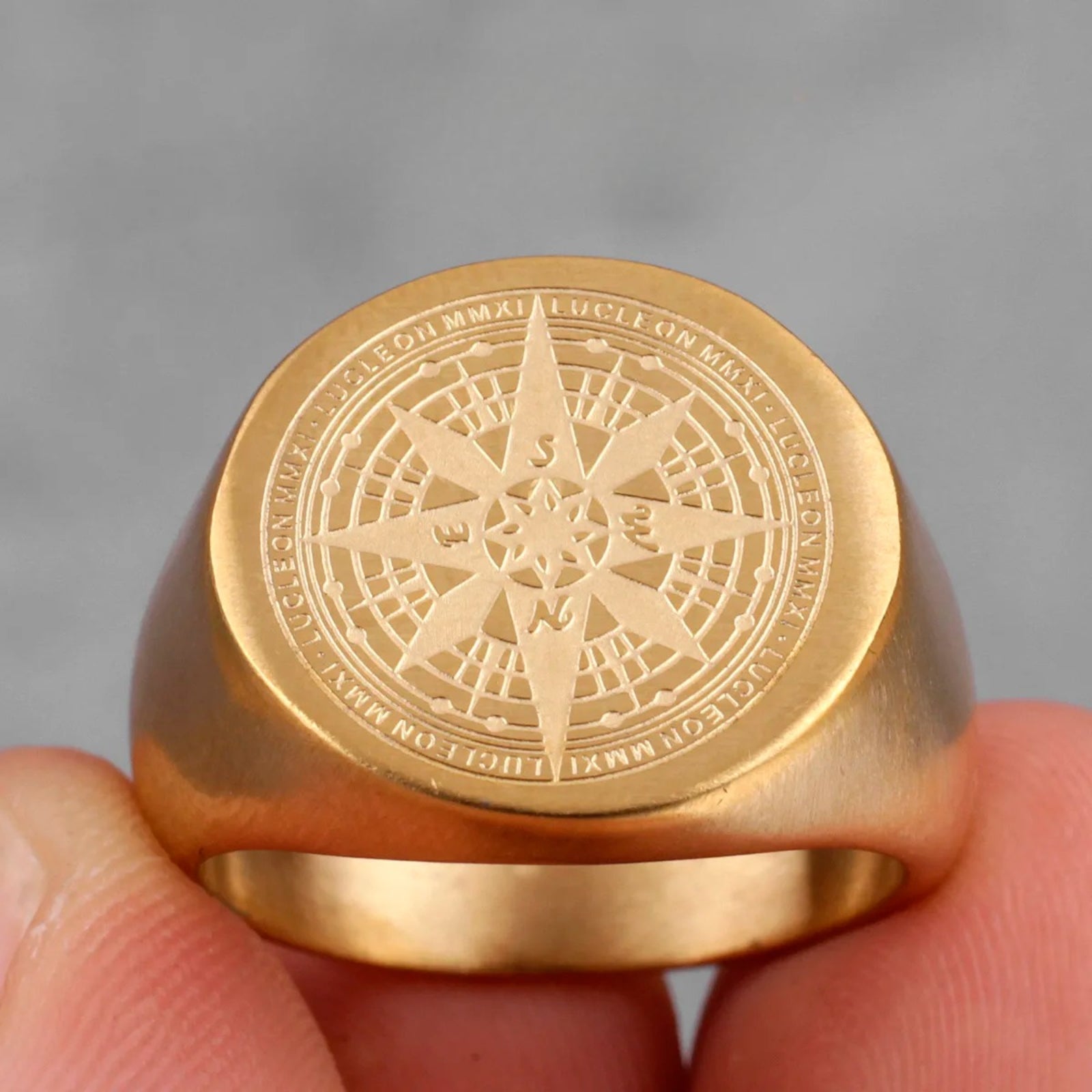 Anillo Brújula Rosa de los Vientos Oro