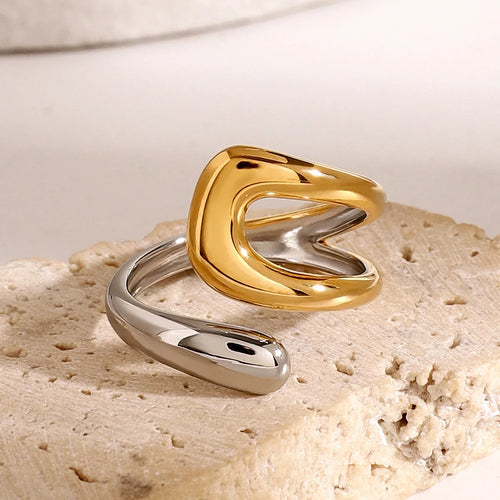 Anillo Dorado y Plateado con Gota de Agua Hueca