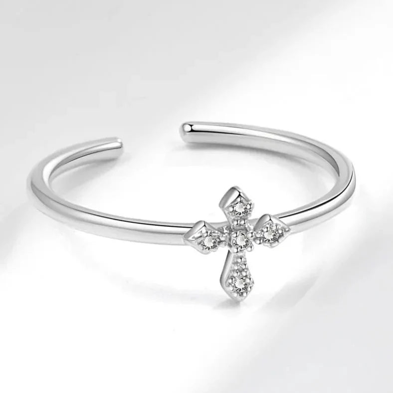 Anillo Elegante con Cruz de Circonio