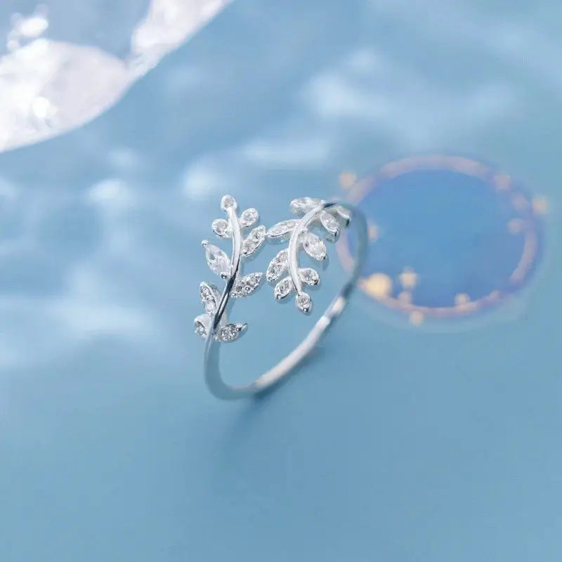 Anillo Hoja de Laurel en Zirconio plata