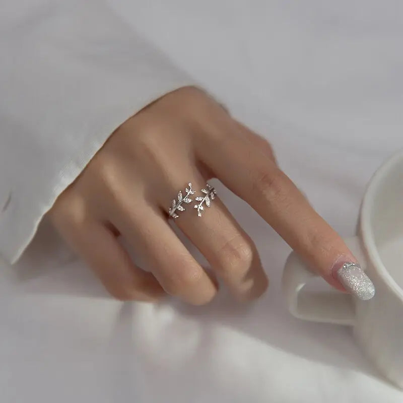 Anillo Hoja de Laurel en Zirconio plata