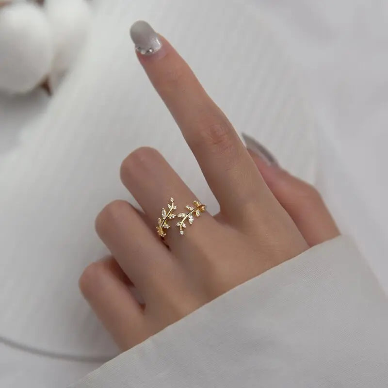 Anillo Hoja de Laurel en Zirconio oro