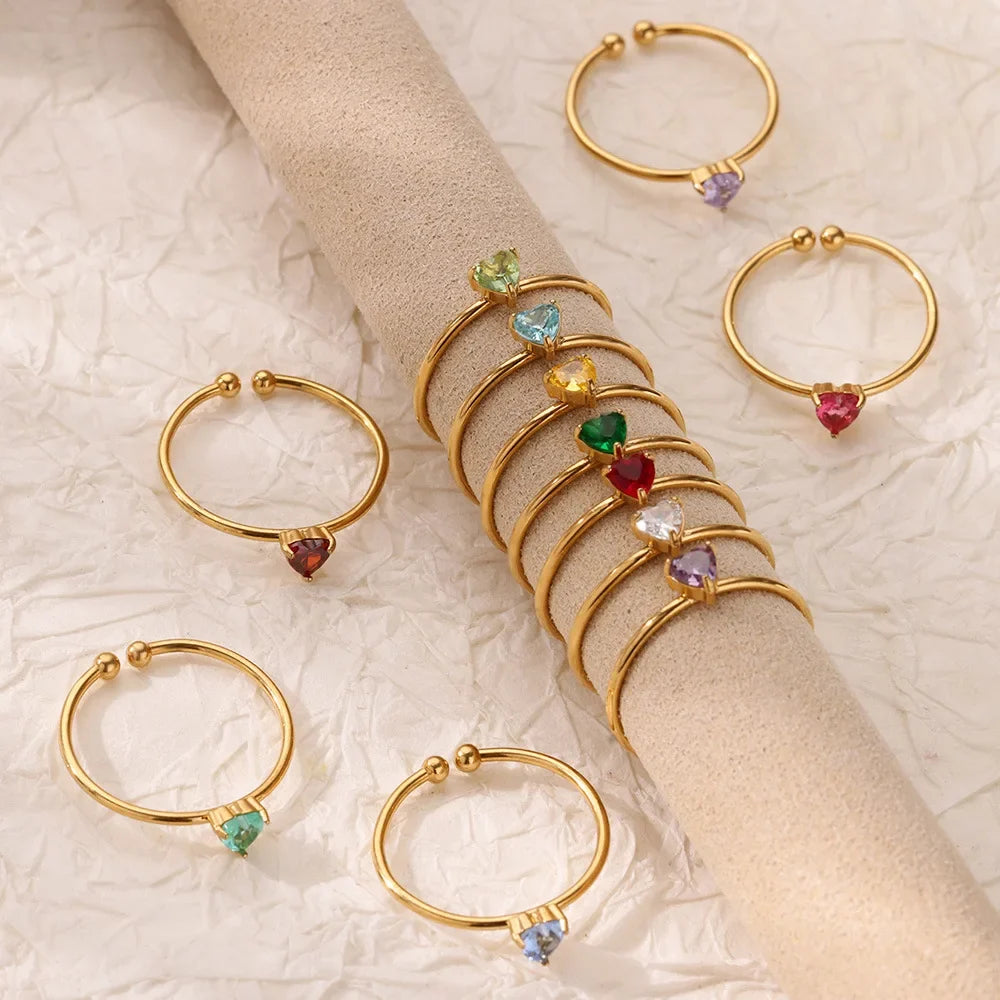Anillo fino dorado con piedra de nacimiento en forma de corazón noviembre