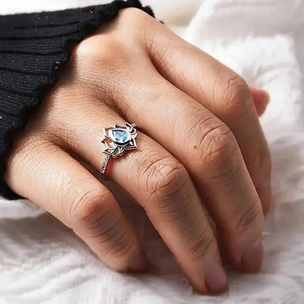 Anillo Flor de Loto Plateado para Mujer azul