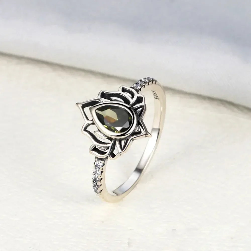 Anillo Flor de Loto Plateado para Mujer verde