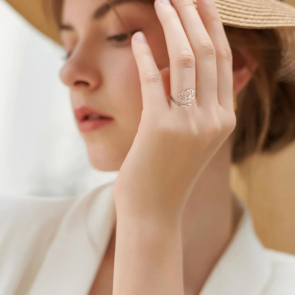 Anillo Flor de Loto para Mujer en plata