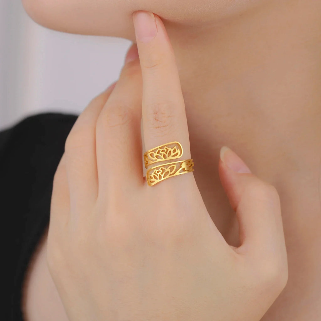 Anillo con Flores de Loto de oro