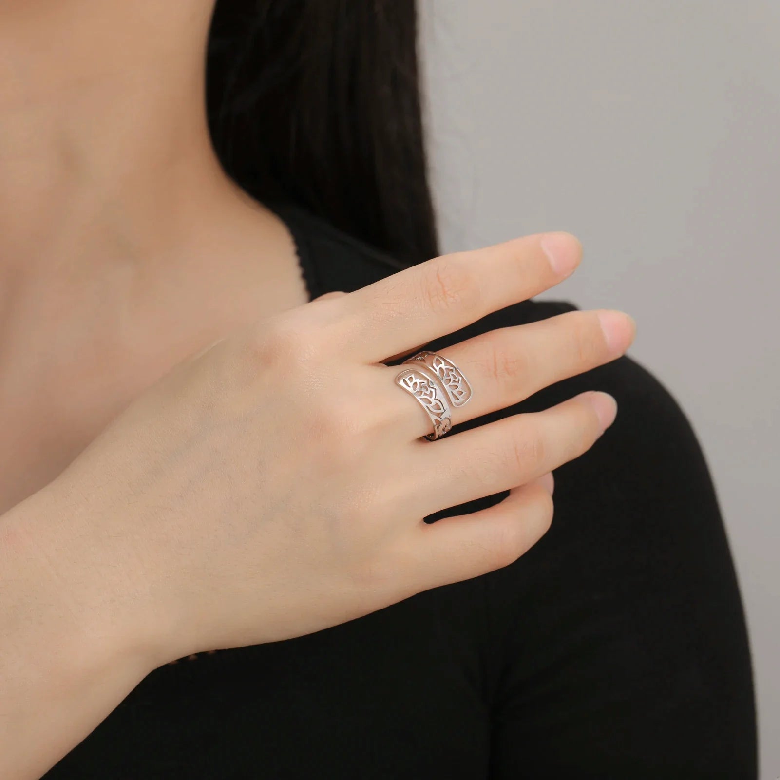 Anillo con Flores de Loto de plata