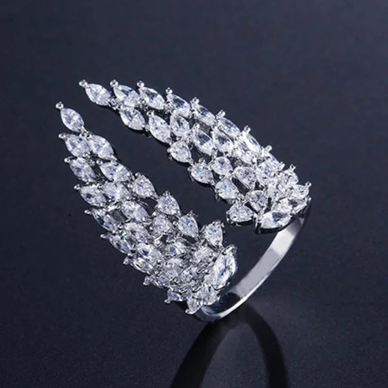 Anillo Pluma en Circonio plateado