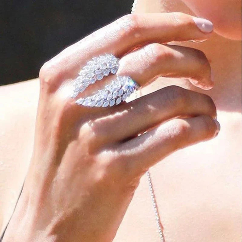 Anillo Pluma en Circonio plateado