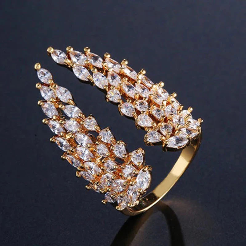 Anillo Pluma en Circonio dorado