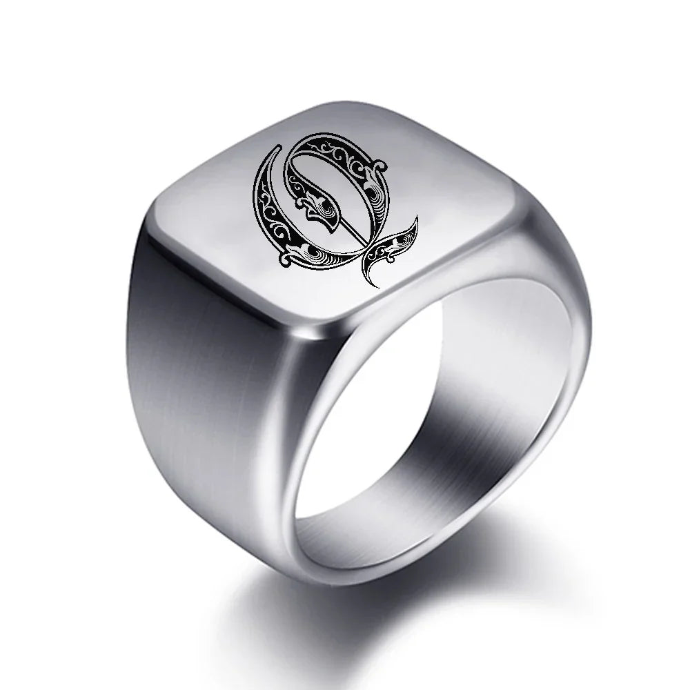 Anillo ancho para hombre inicial q