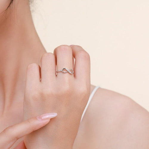 Anillo Símbolo Infinito para Mujer con Circonitas
