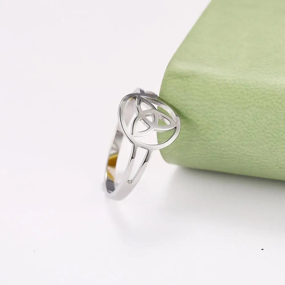 Anillo Triquetra Nudo de la Trinidad Irlandés plata