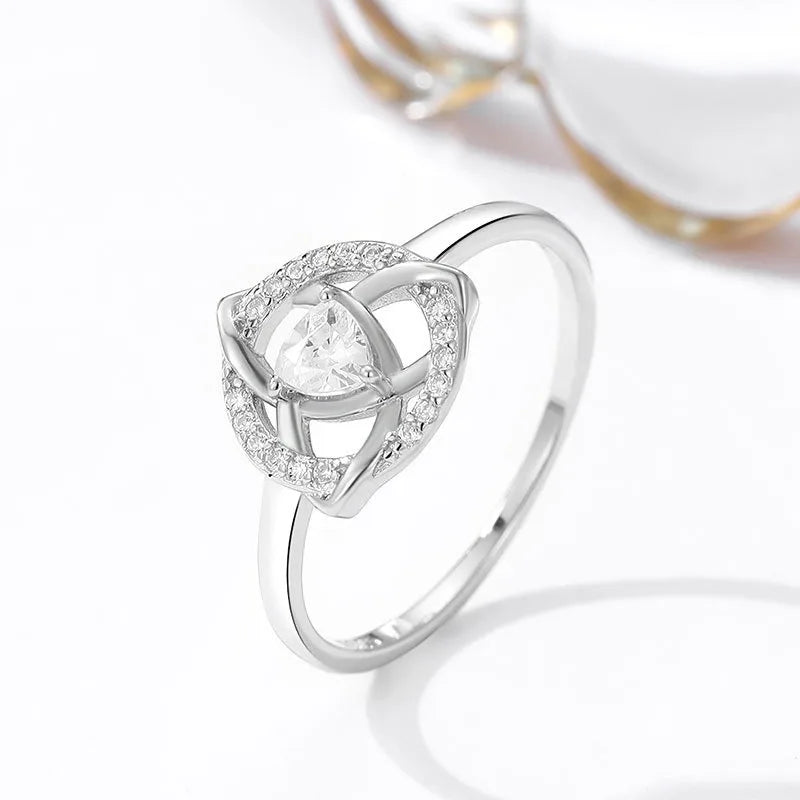 Anillo Triquetra Nudo de la Trinidad Irlandés Celta plata