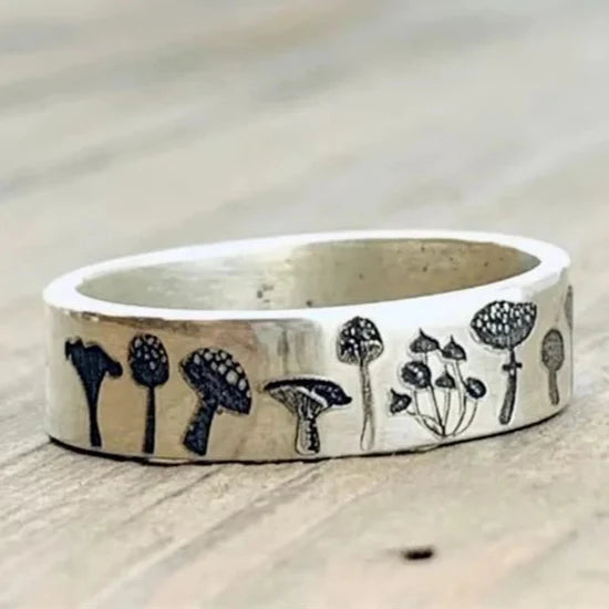Anillo Vintage con hongos
