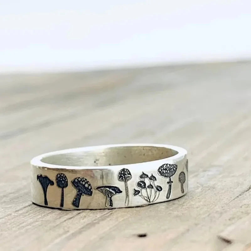 Anillo Vintage con hongos