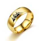Anillos de colores con montañas de oro