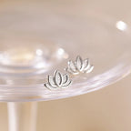 Aretes de botón Flor de Loto para mujer en plata