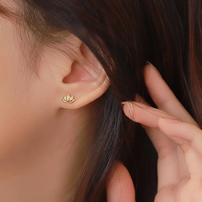 Aretes de botón Flor de Loto para mujer en oro