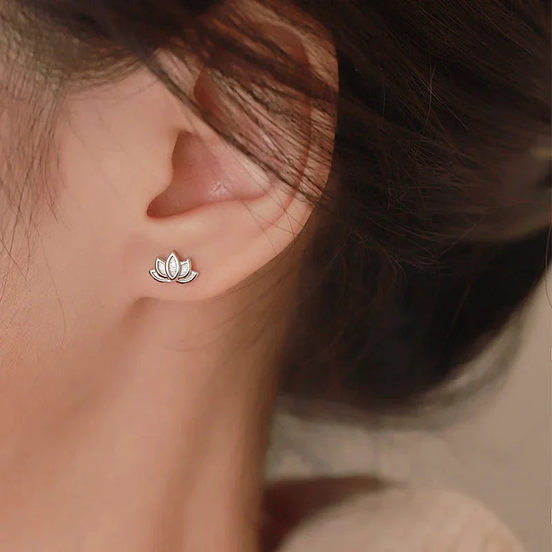 Aretes de botón Flor de Loto para mujer en plata
