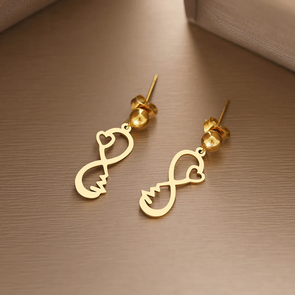 Aretes Infinito Corazón oro