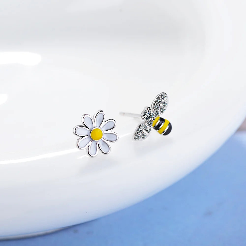 Aretes de abeja y flor de margarita