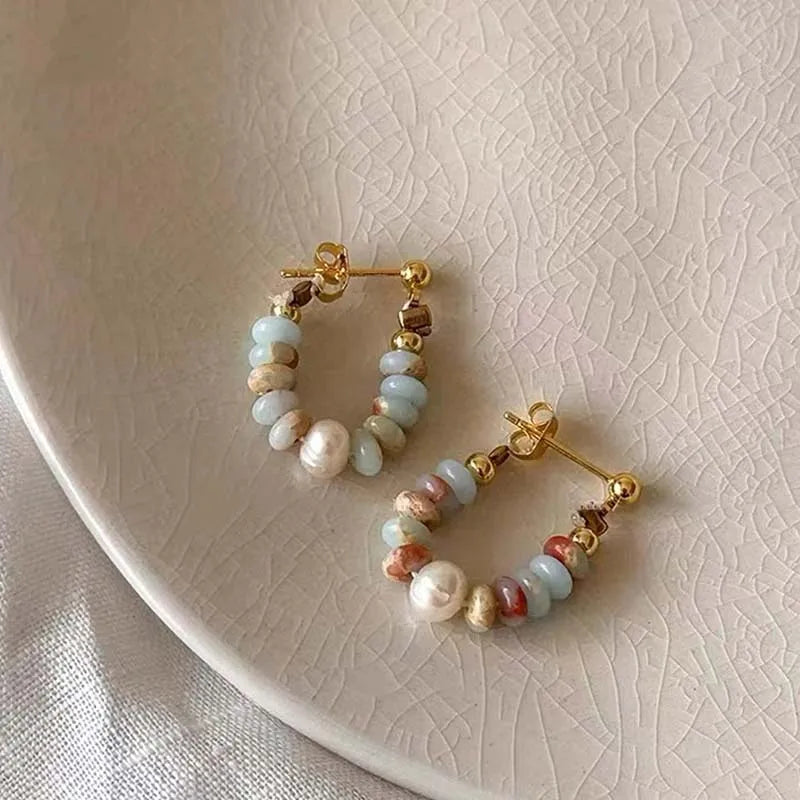 Aretes de botón con perla y piedras