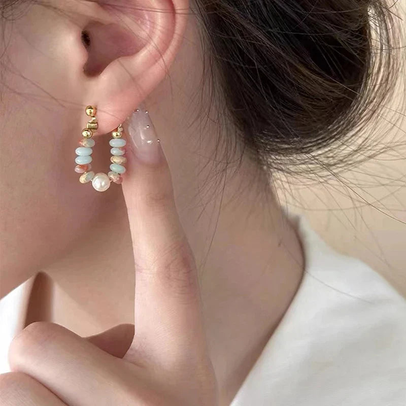Aretes de botón con perla y piedras