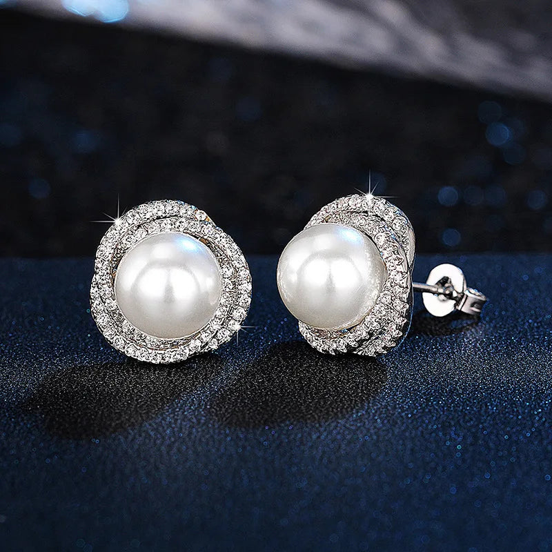 Aretes de botón con perlas y strass plateados