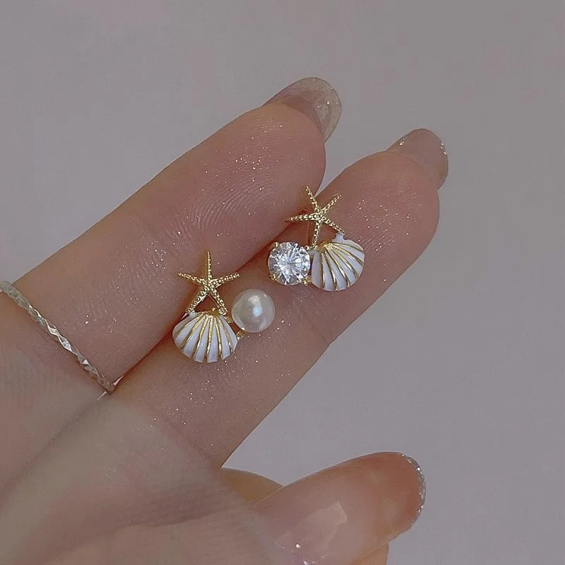 Aretes de Botón con Conchas y Perla