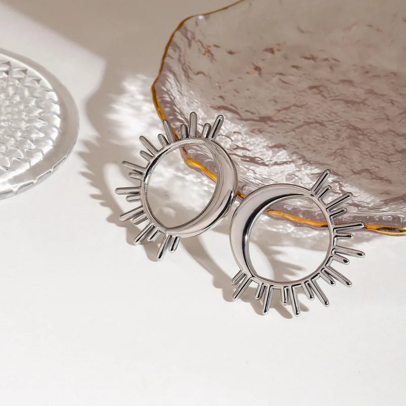 Aretes de botón con media luna y sol en plata