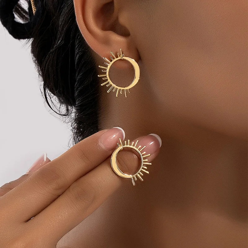Aretes de botón con media luna y sol en oro