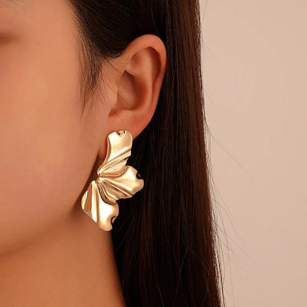 Aretes de botón media flor en oro