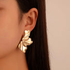 Aretes de botón media flor en oro