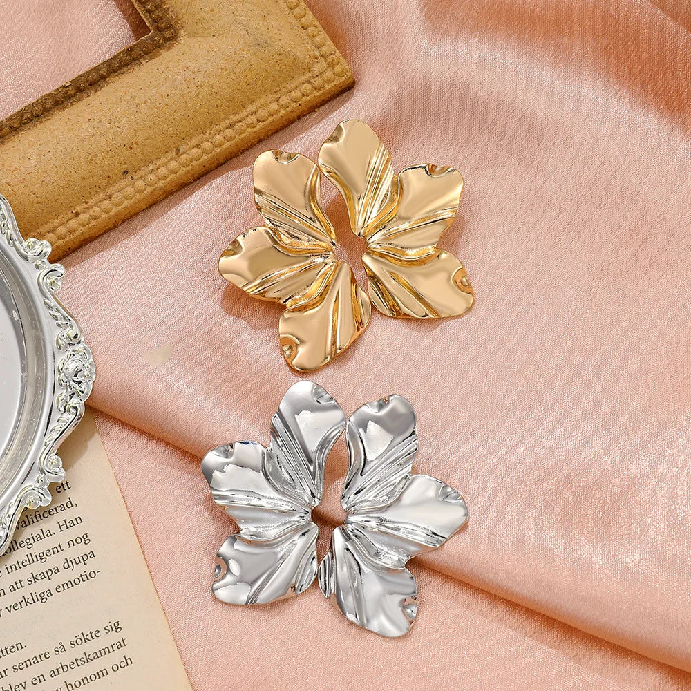 Aretes de botón media flor en plata
