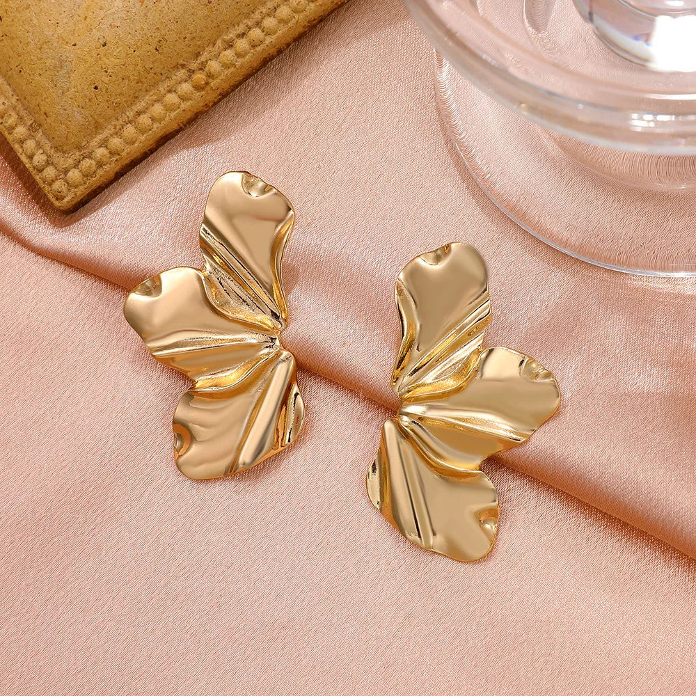 Aretes de botón media flor en oro