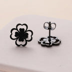 Aretes de botón en hoja de trébol de 4 hojas negro