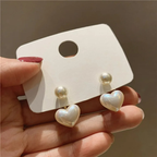 Aretes de Perla Blanca en Forma de Corazón