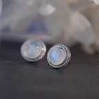 Aretes de Clavo para Mujer con Piedra de Luna