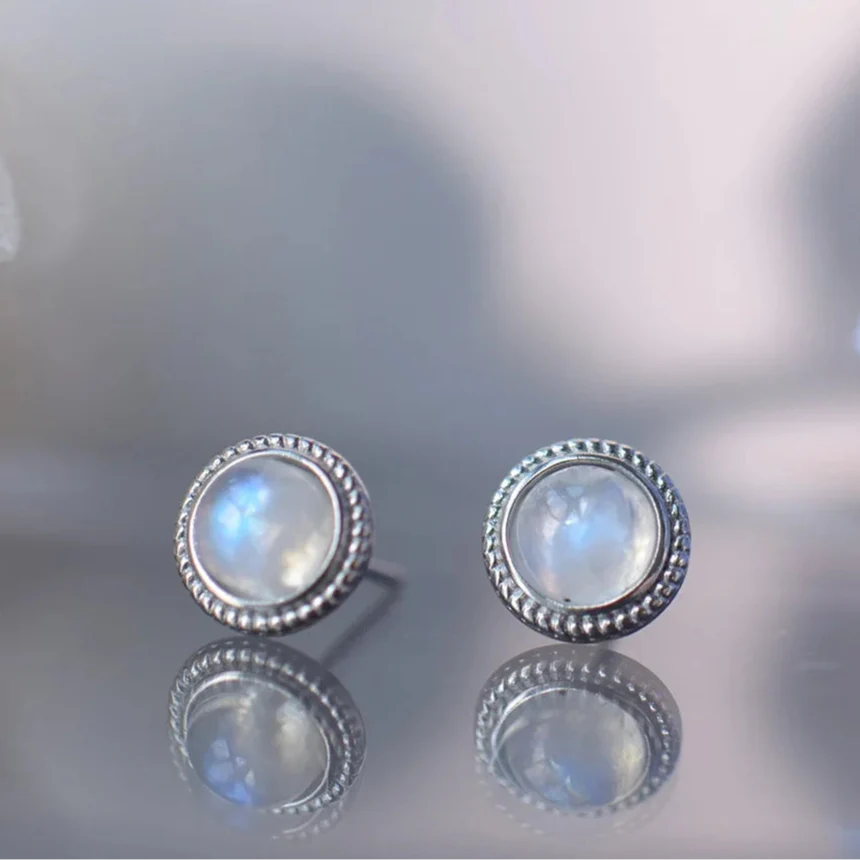 Aretes de Clavo para Mujer con Piedra de Luna