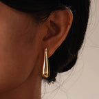 Aretes de Botón Finos en Forma de Gota de Agua