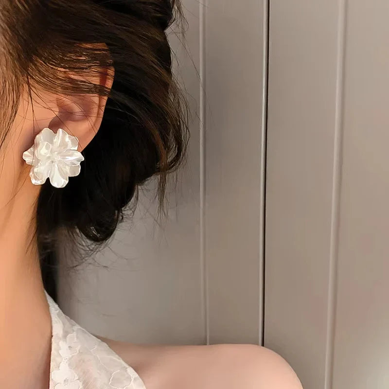 Aretes de Flor Blanca de Botón