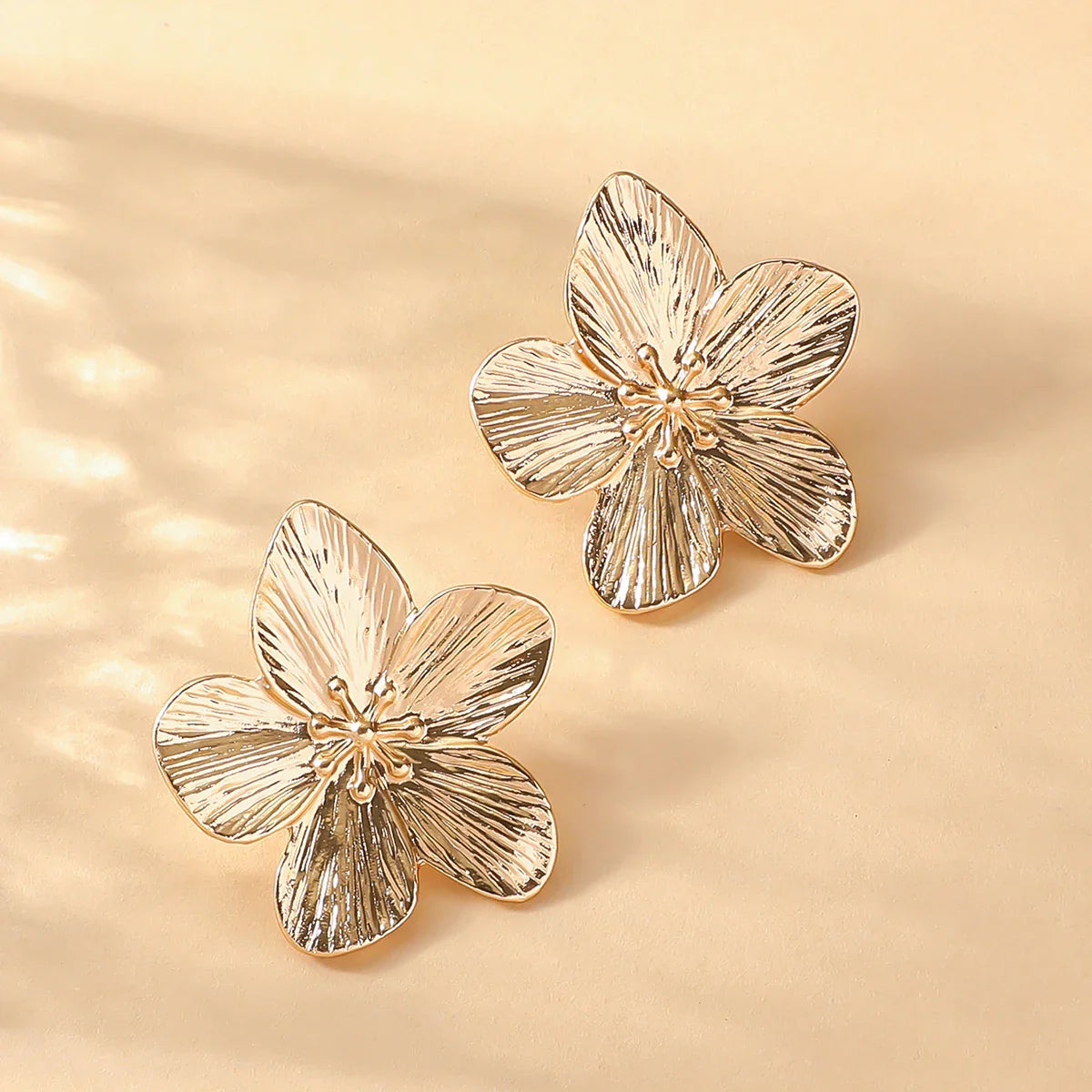 Aretes de botón Flor de cinco pétalos plata